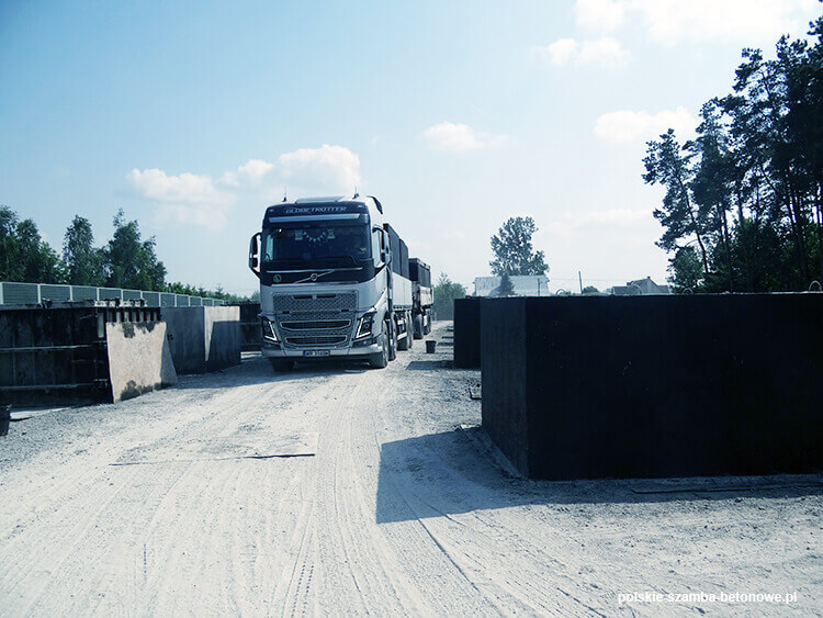 Transport szamb betonowych  w Bystrzycy Kłodzkiej